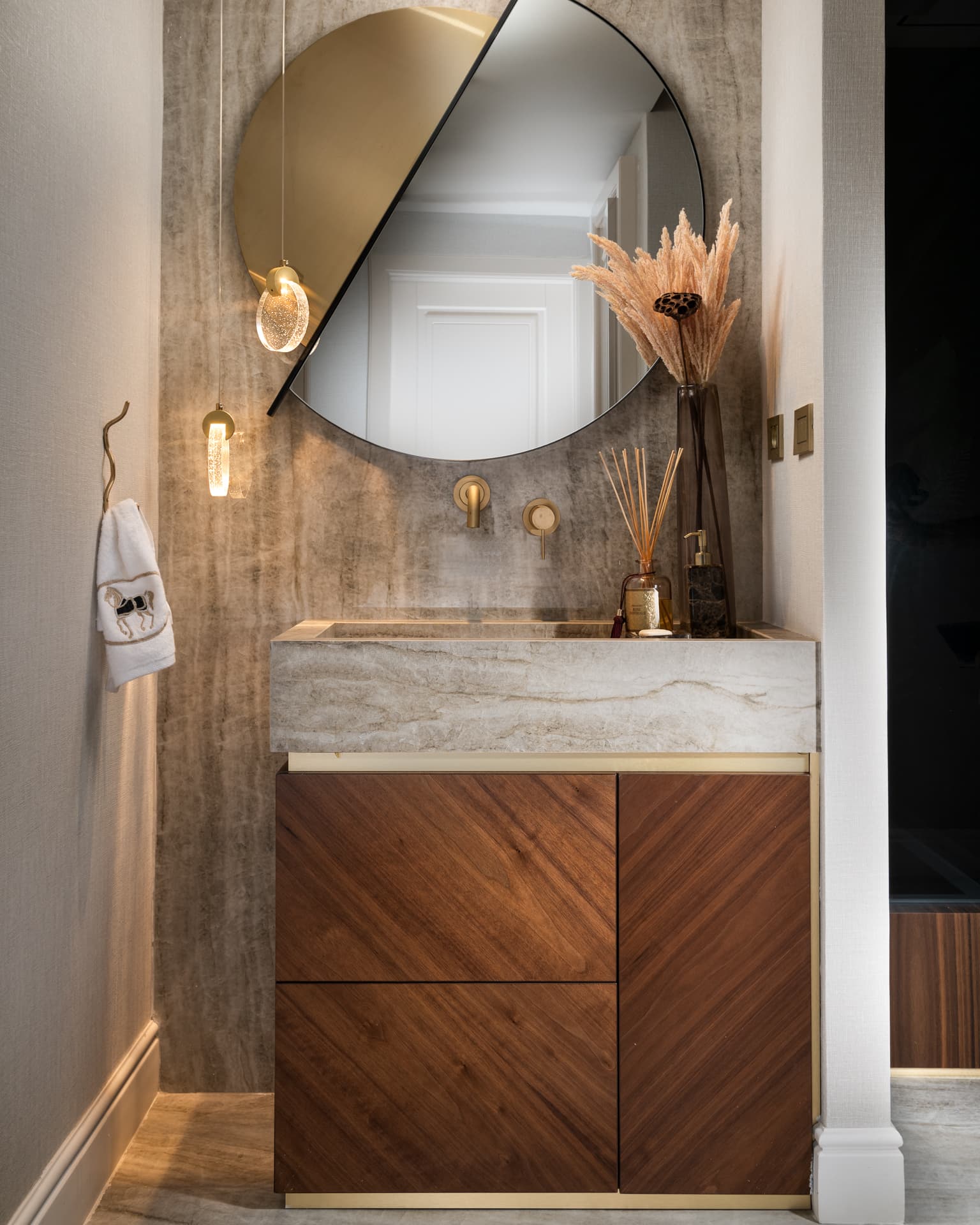 Powder Room — Akar