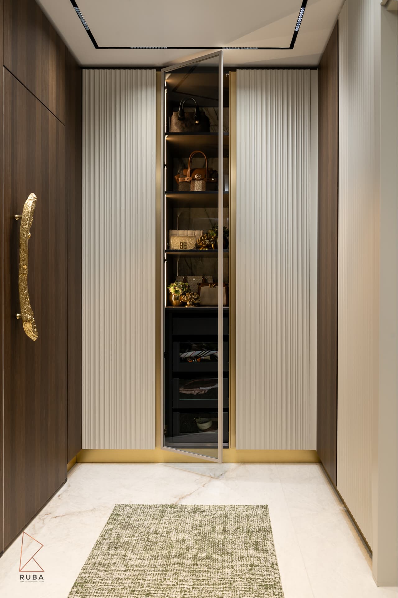 Dressing Room — Jaber Shabaita — Photo 2