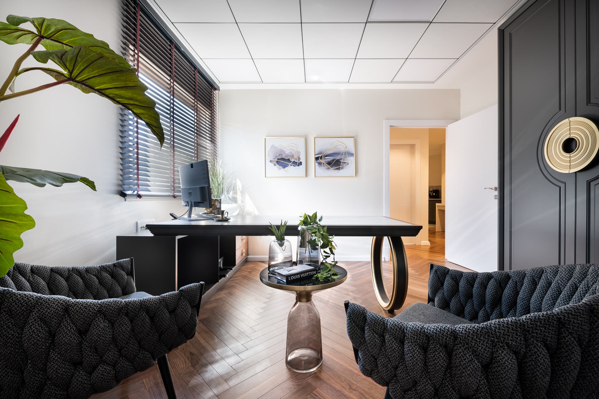 Consultation Office — Moeen Clinic