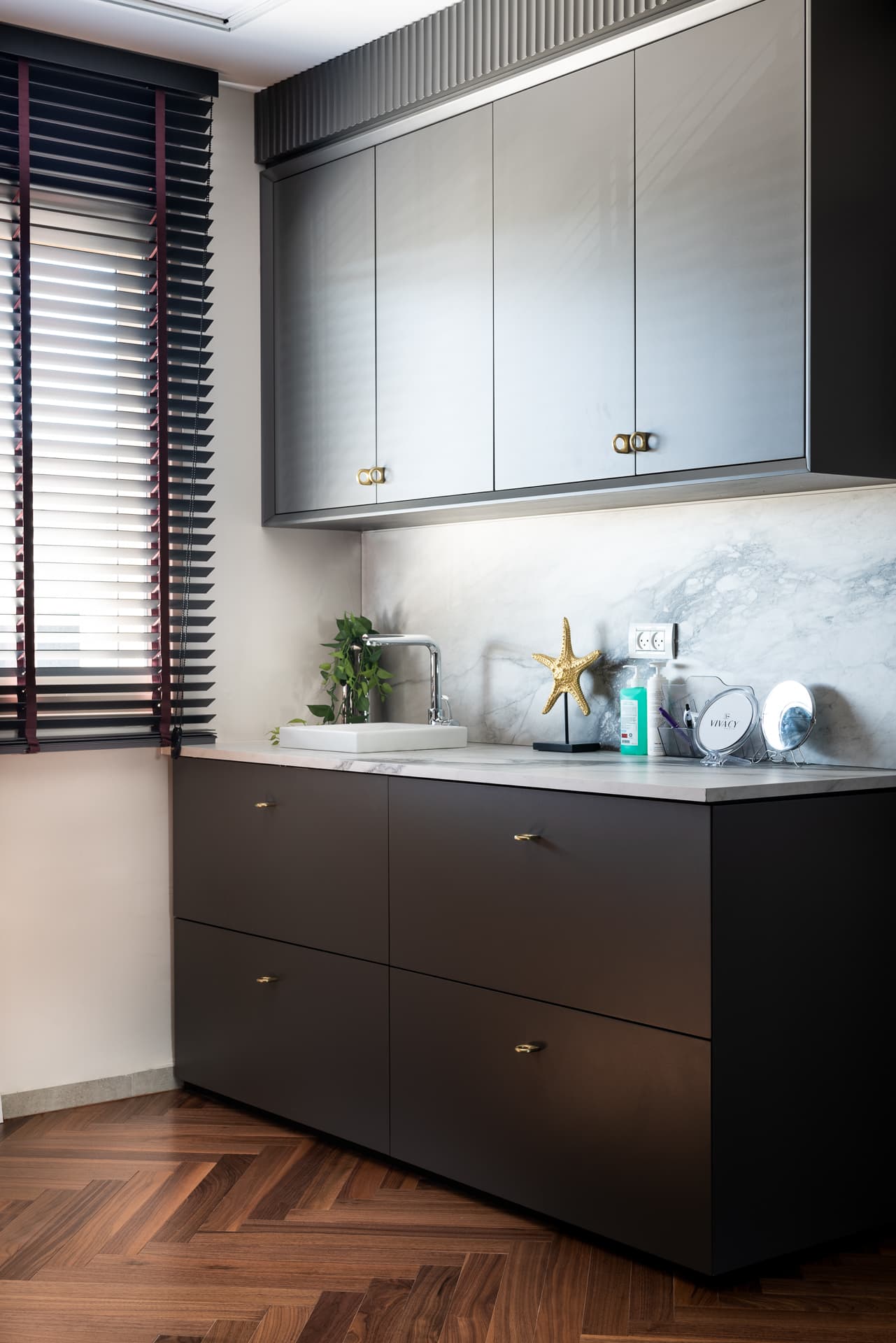 Prep Area — Moeen Clinic