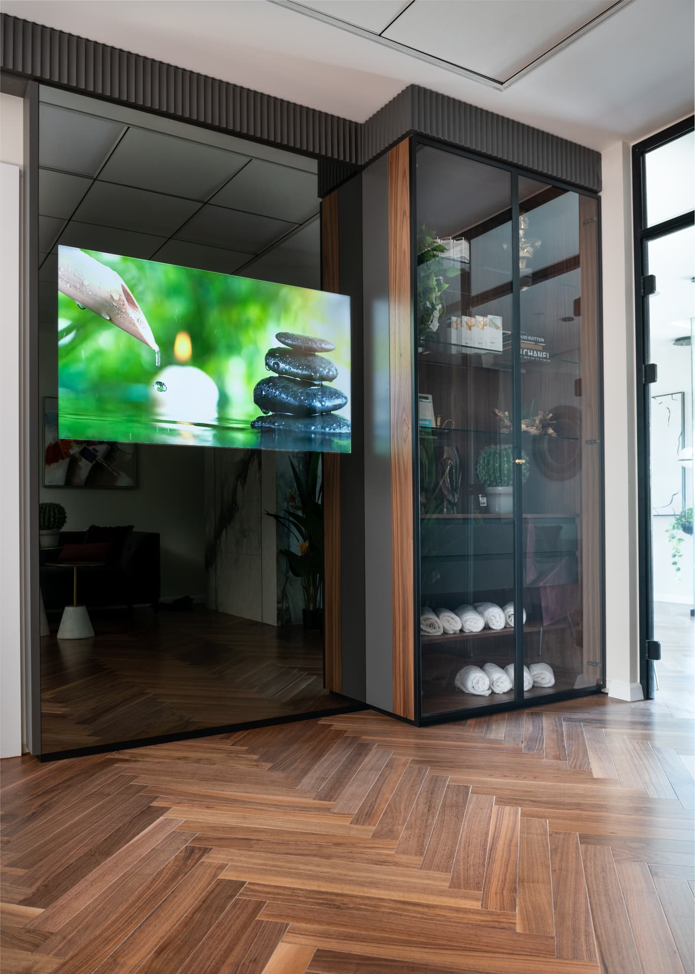 Spa Entrance — Moeen Clinic