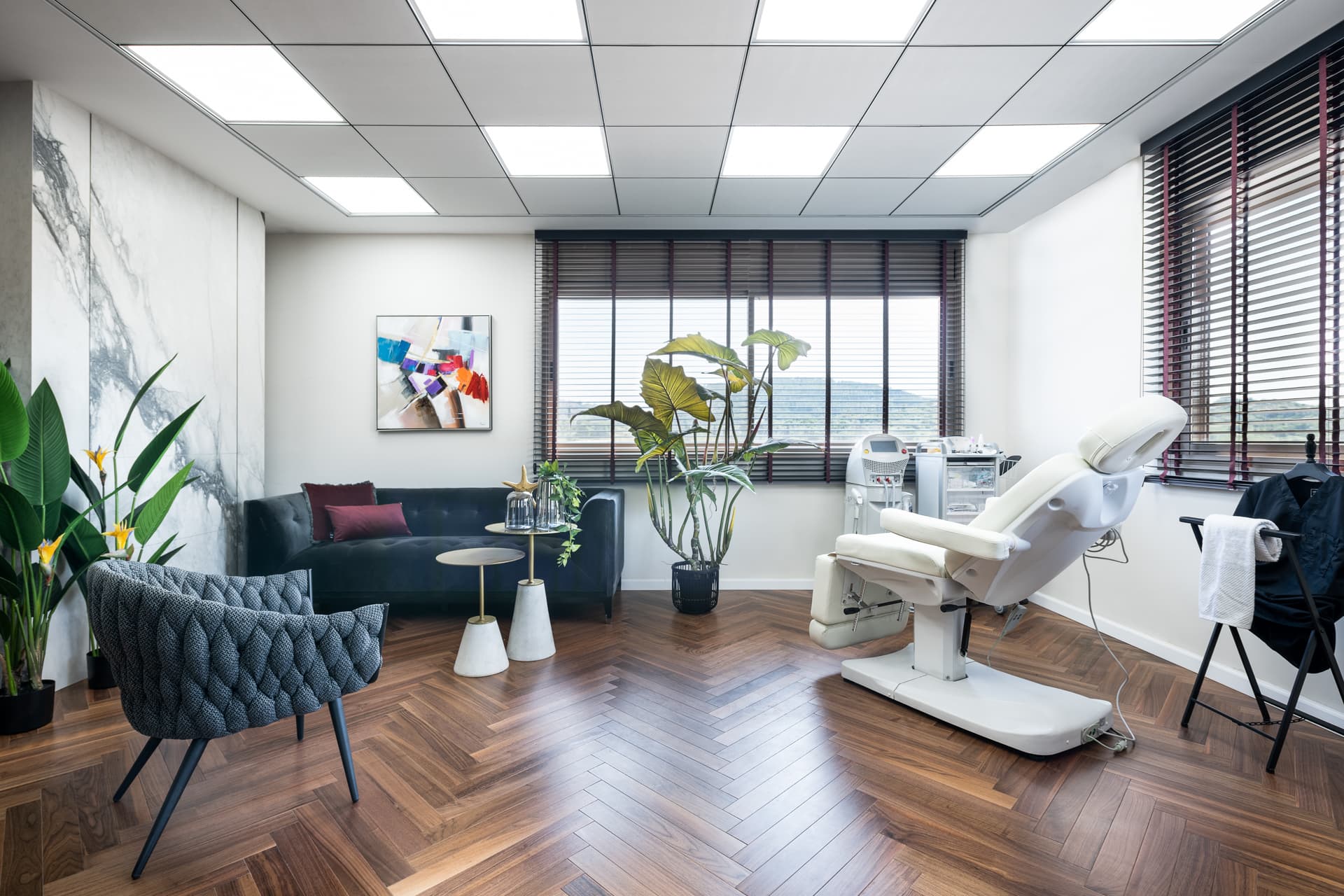 Treatment Room — Moeen Clinic