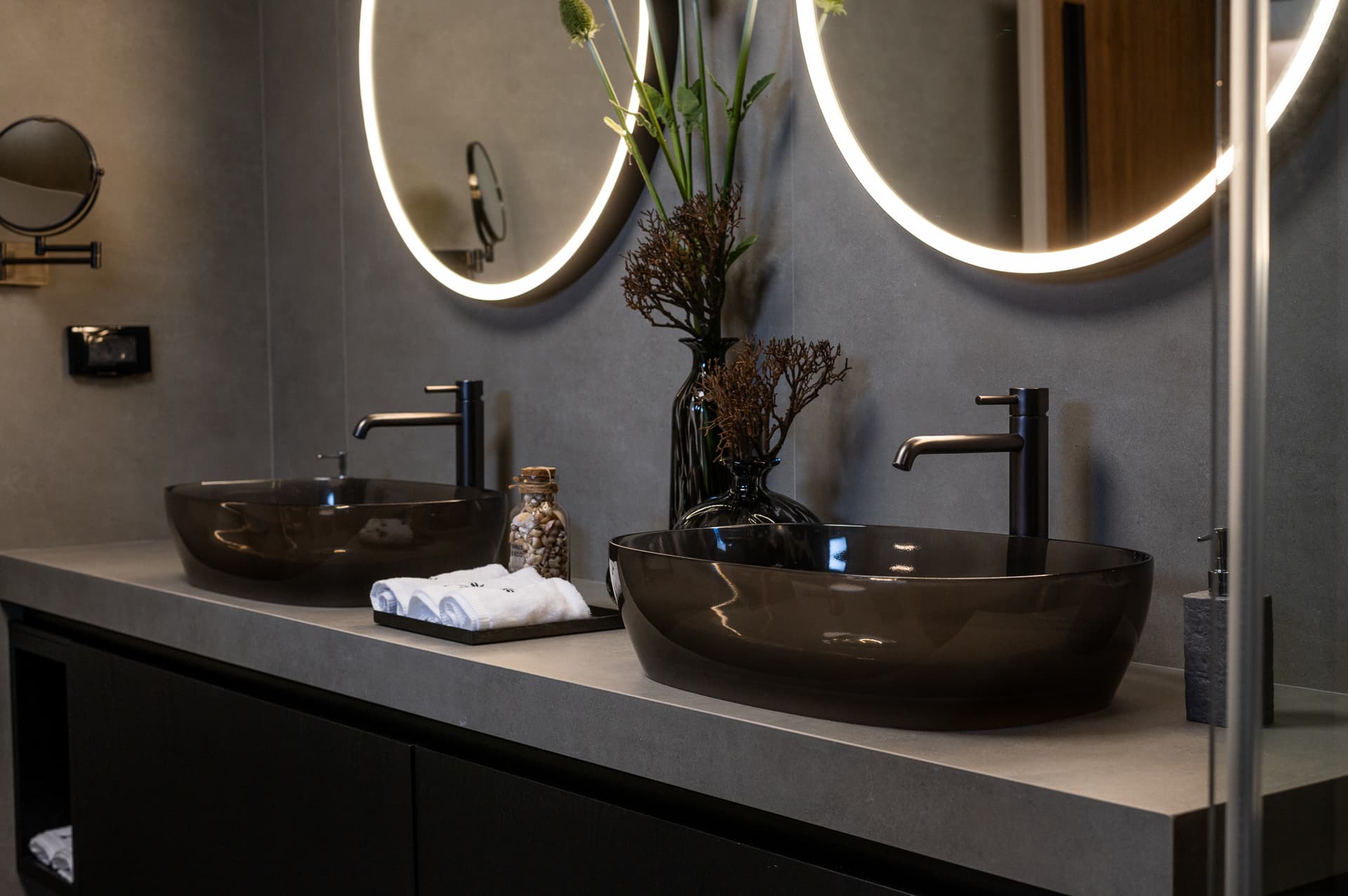 Master Bathroom — Ola & Raffoul Arraf