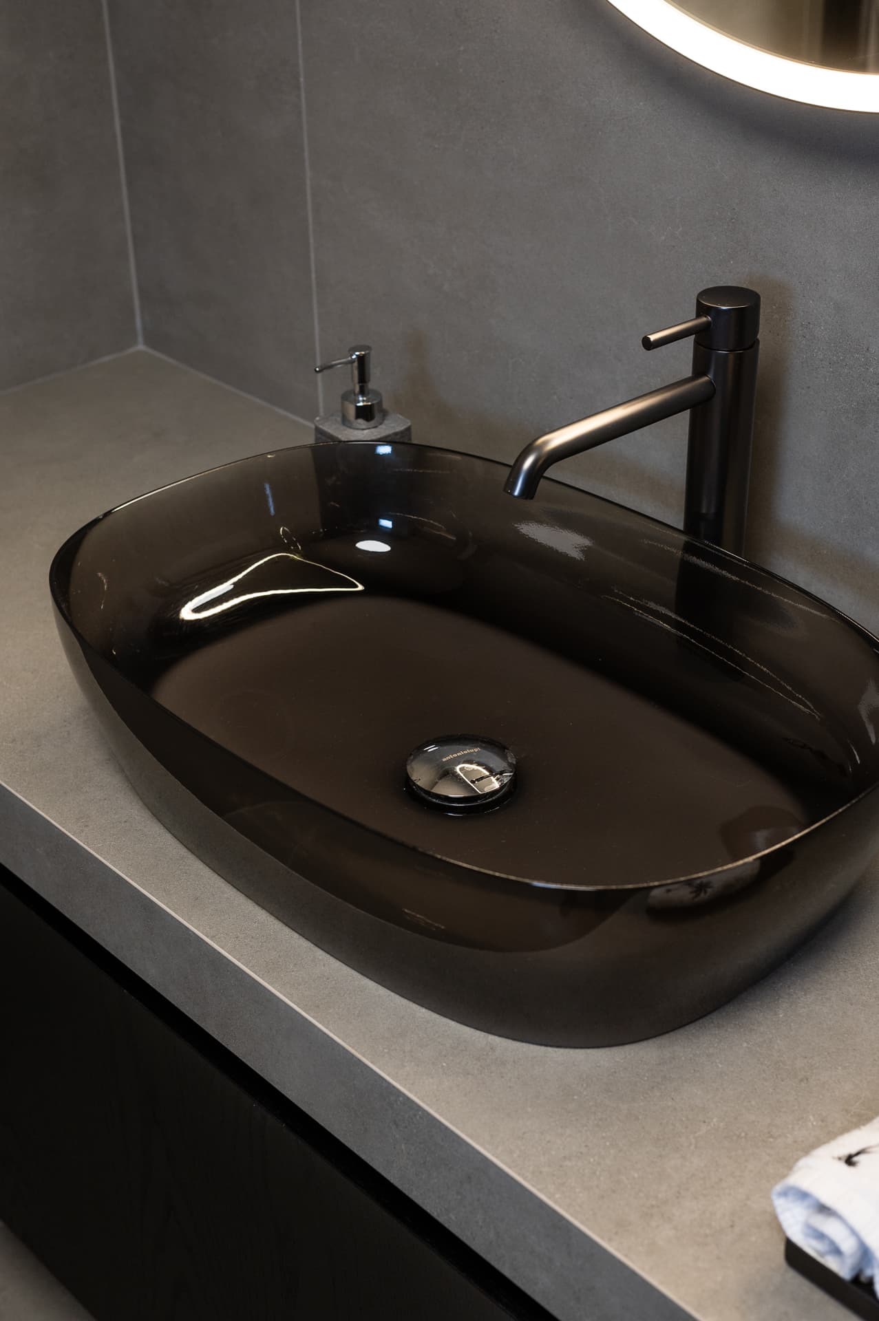 Master Bathroom — Ola & Raffoul Arraf — Photo 3