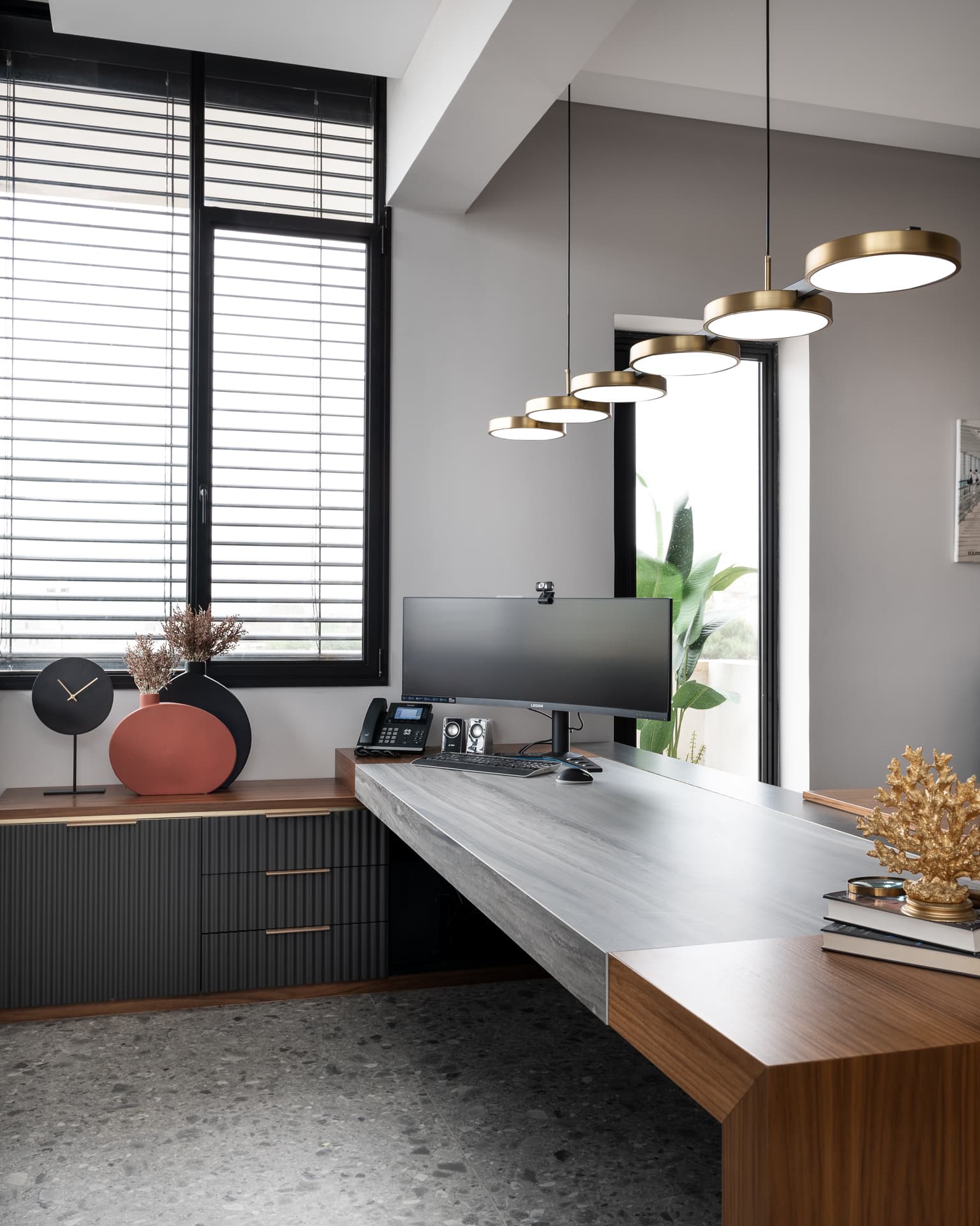 Executive Office — Othman Office