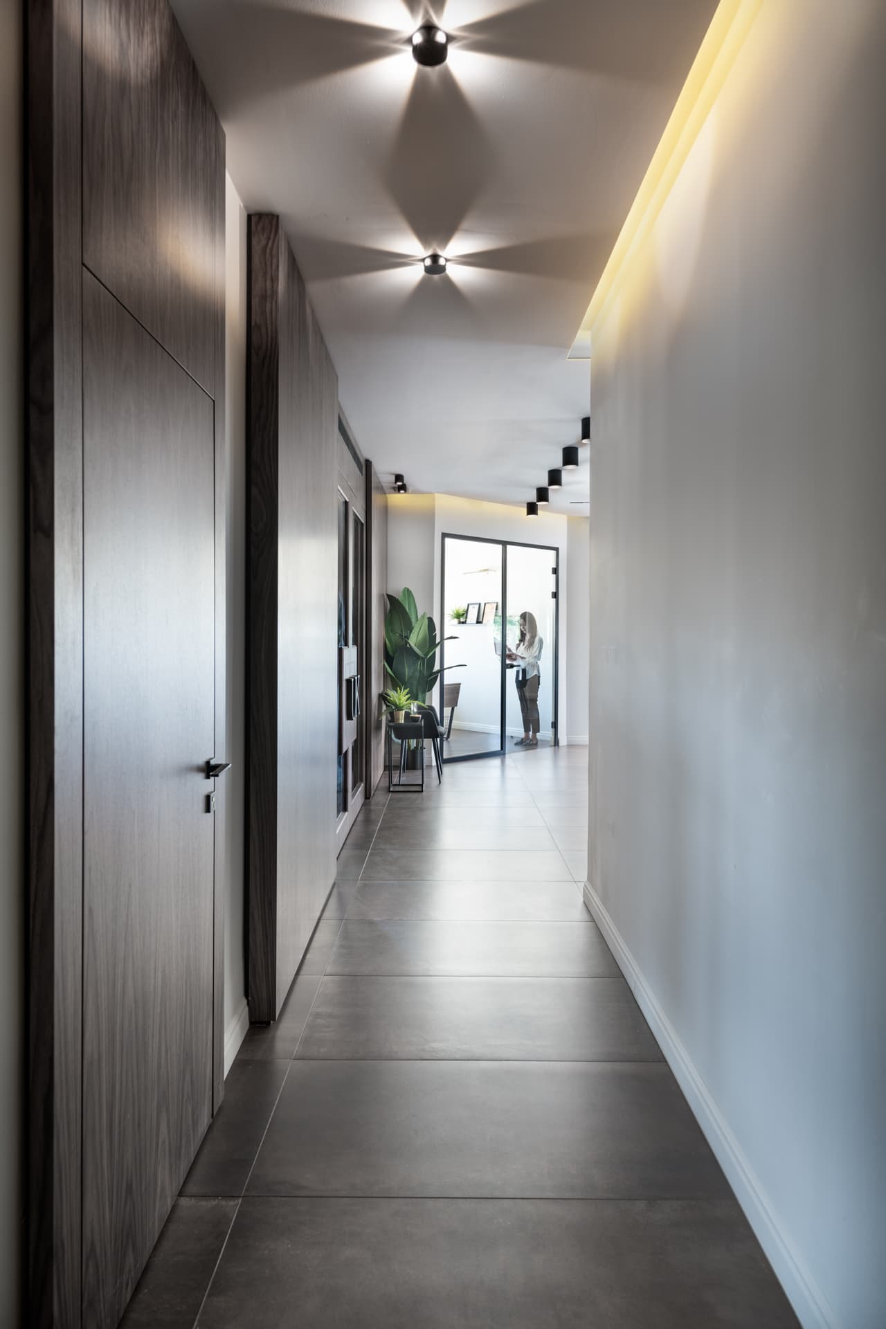 Hallway — Othman Office 2