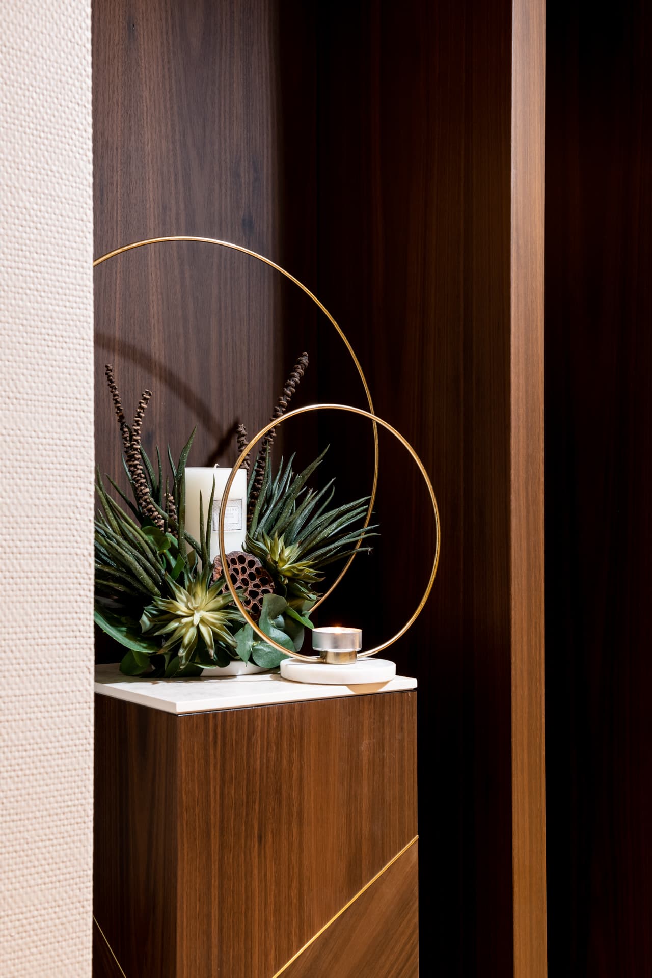 Fluted cream wall panel with concealed LED cove lighting