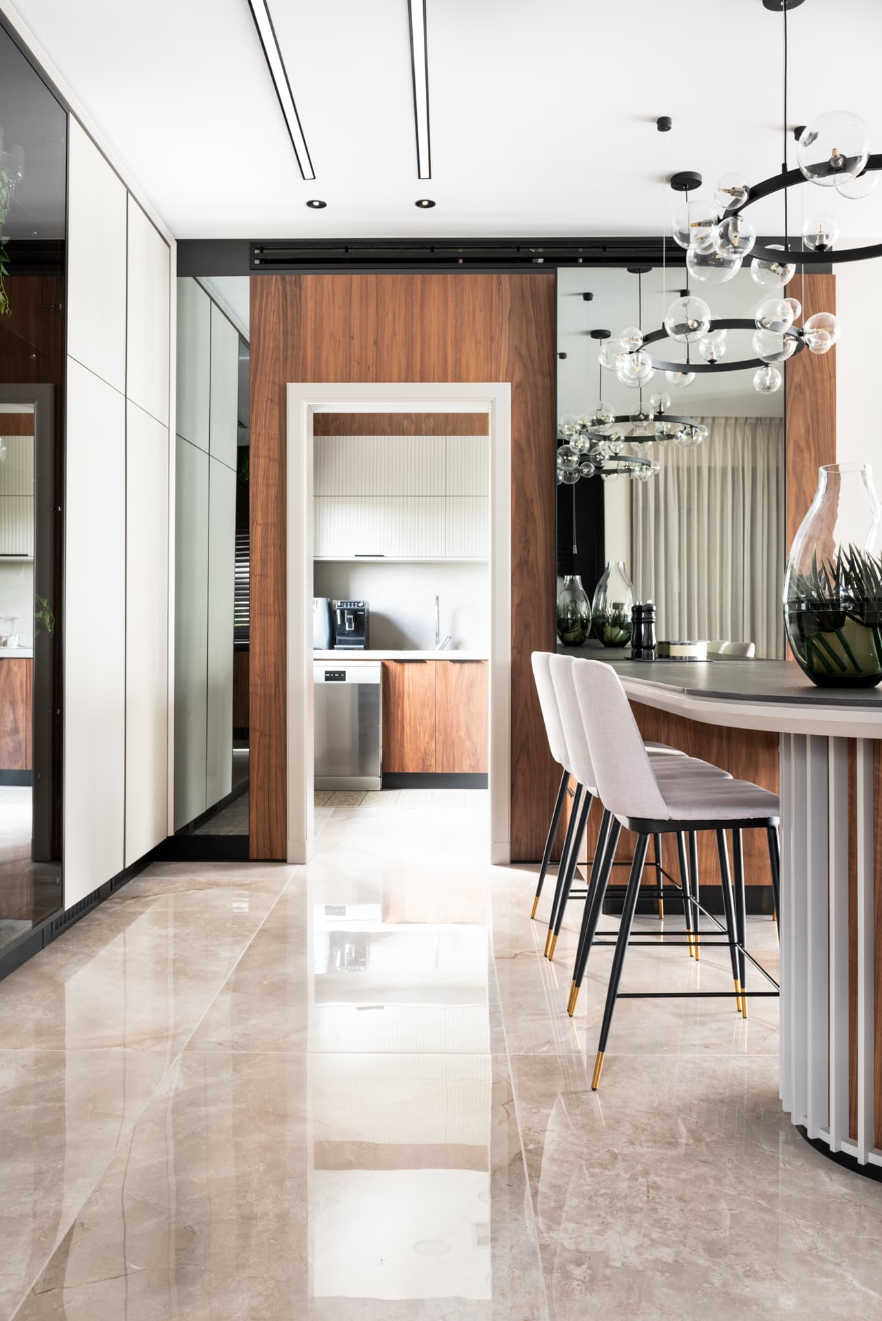 Living Room — Raheeb Shehade — Photo 4