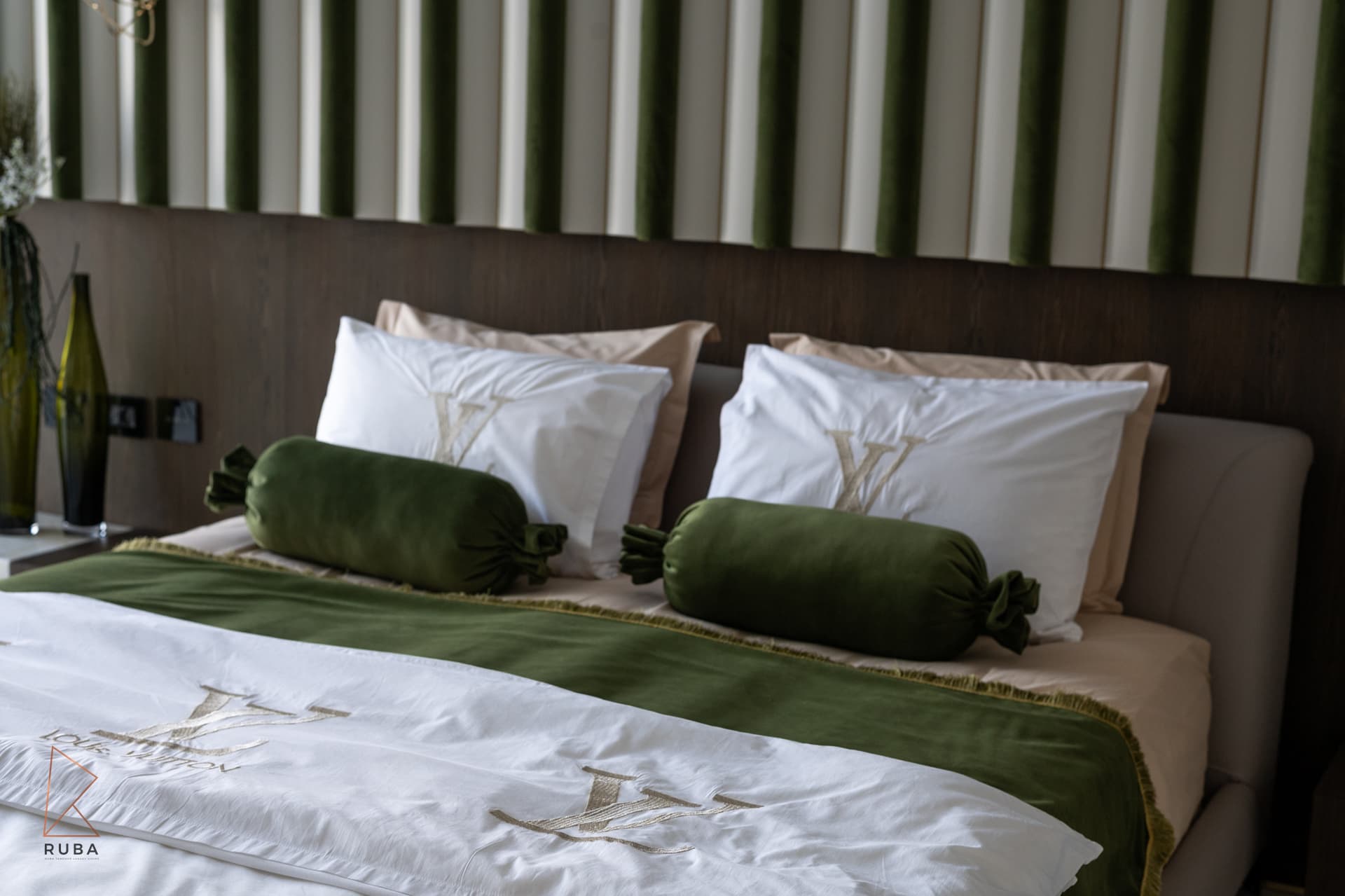 Master Bedroom — Bird of Paradise Flower — Photo 6
