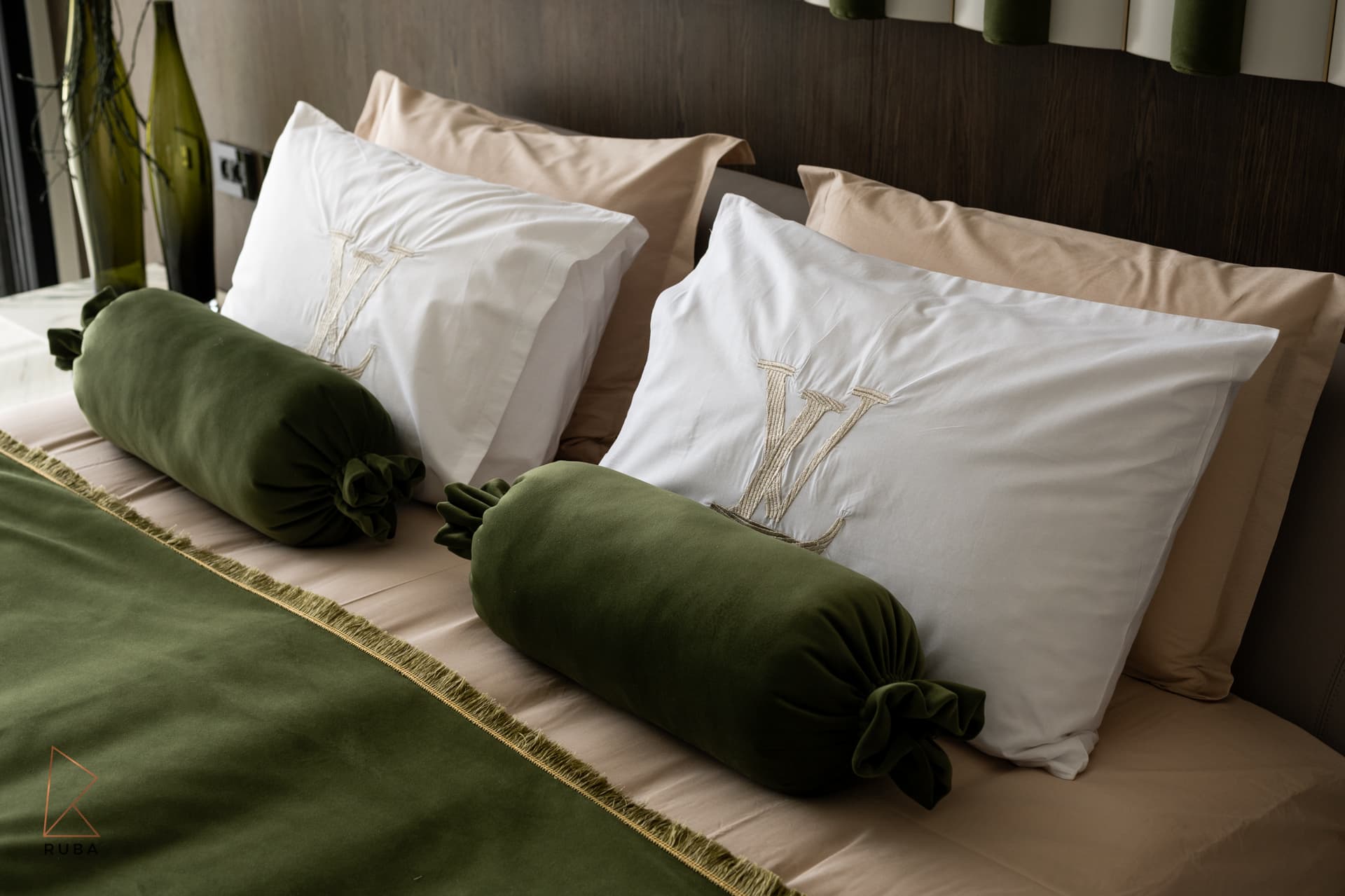 Master Bedroom — Bird of Paradise Flower — Photo 8