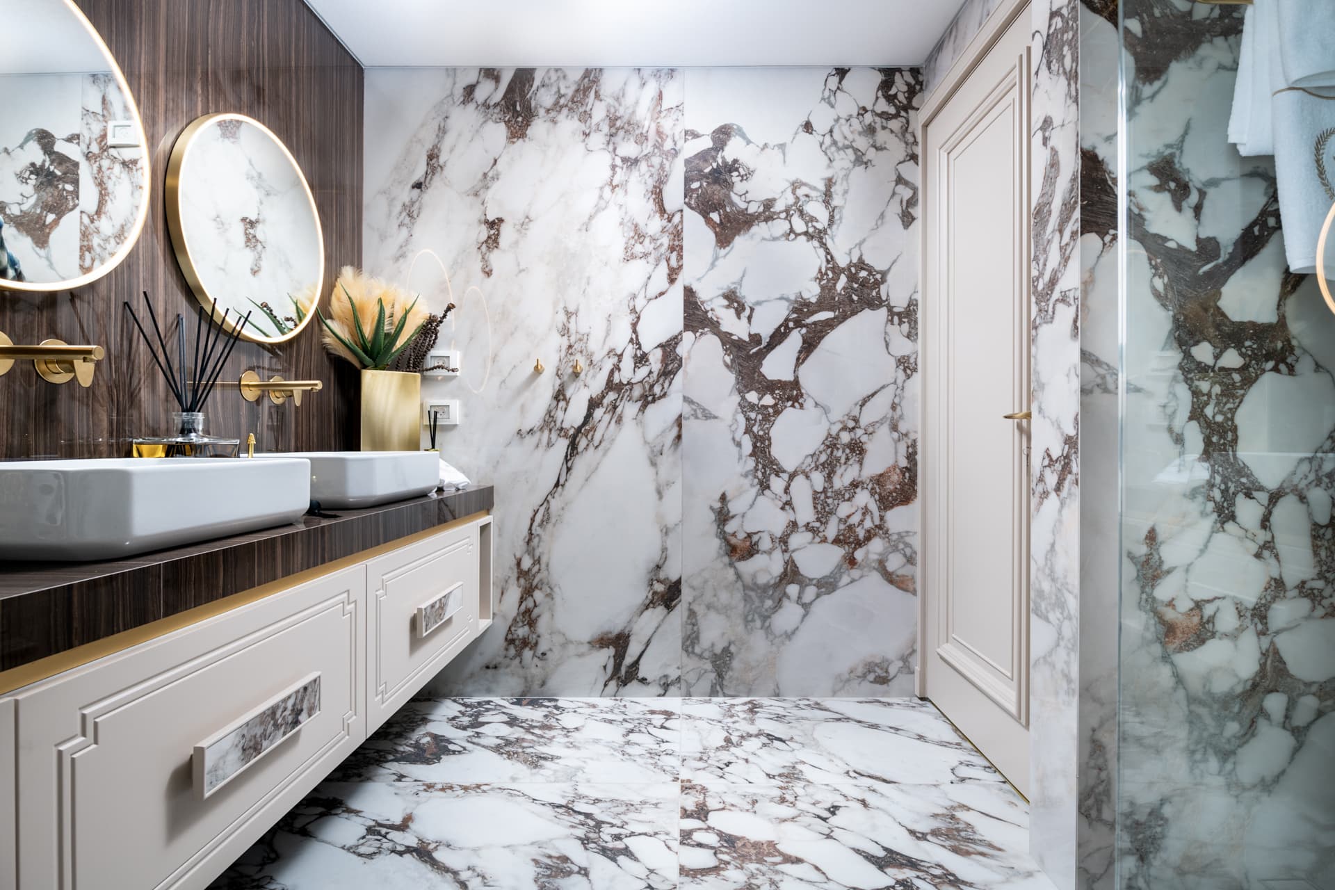 Master Bathroom — Cognac — Photo 2