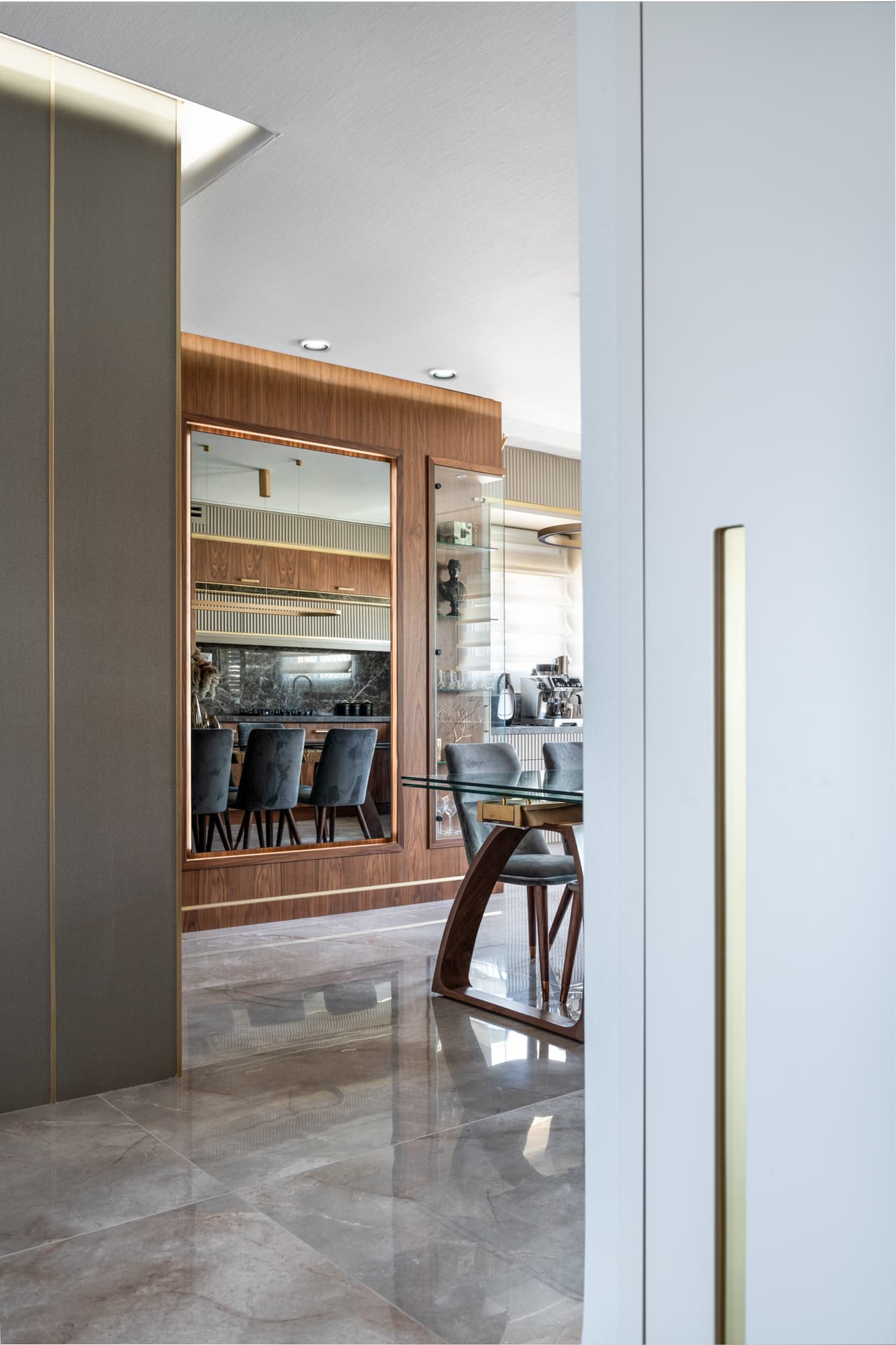 Entrance — Emperador Dark — Photo 2