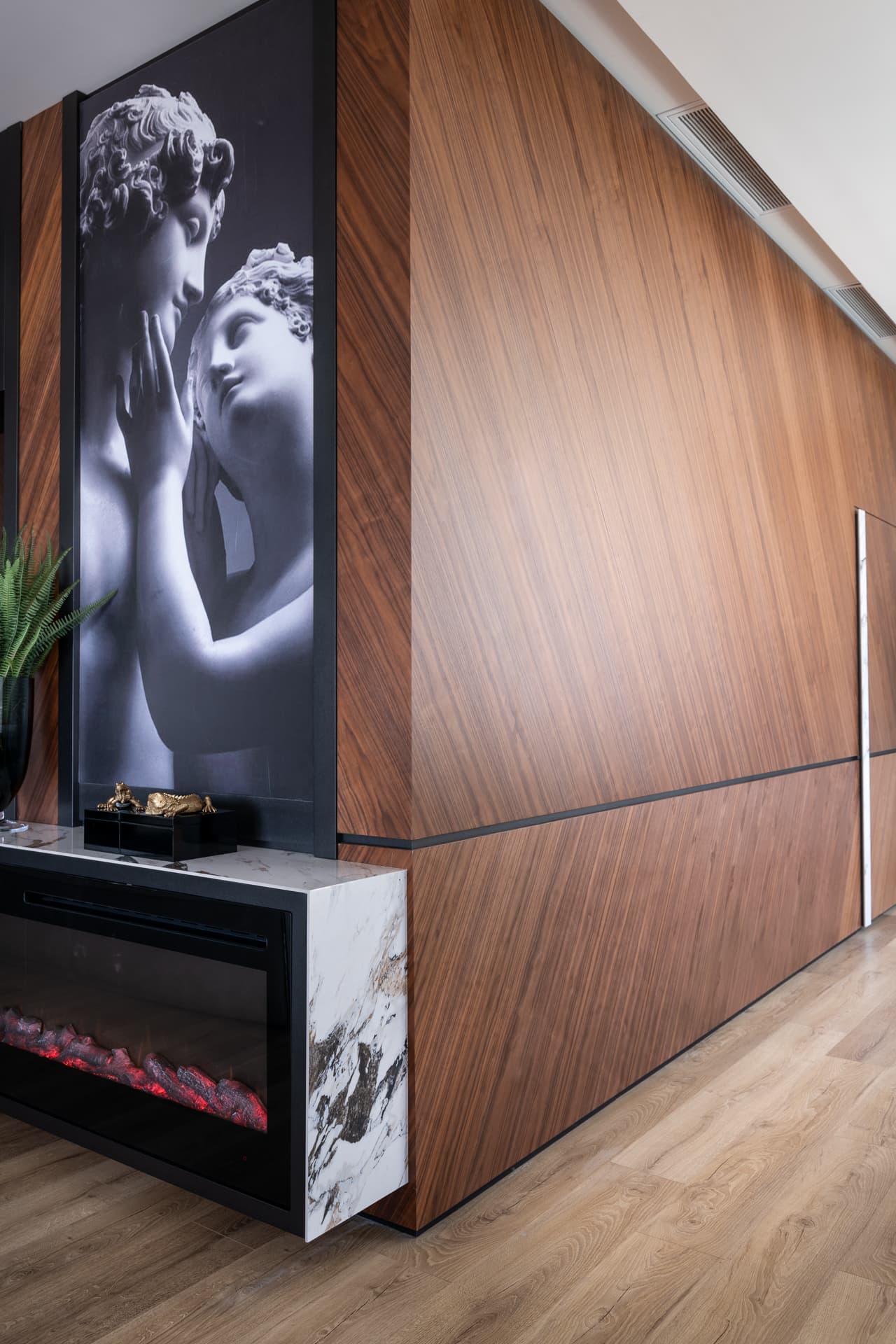 Master Bedroom — King David — Photo 3