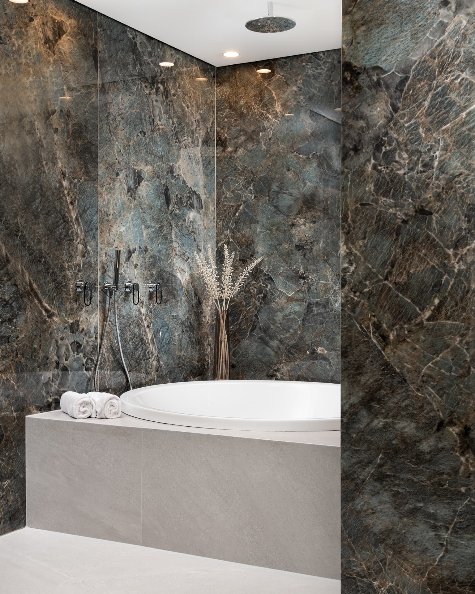 Bathroom — Marquina