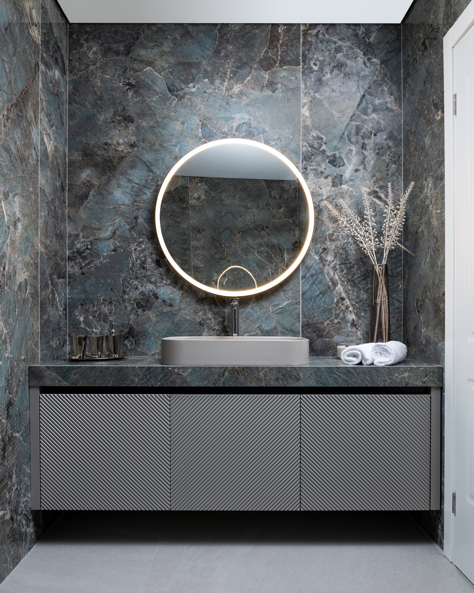 Bathroom — Marquina — Photo 2
