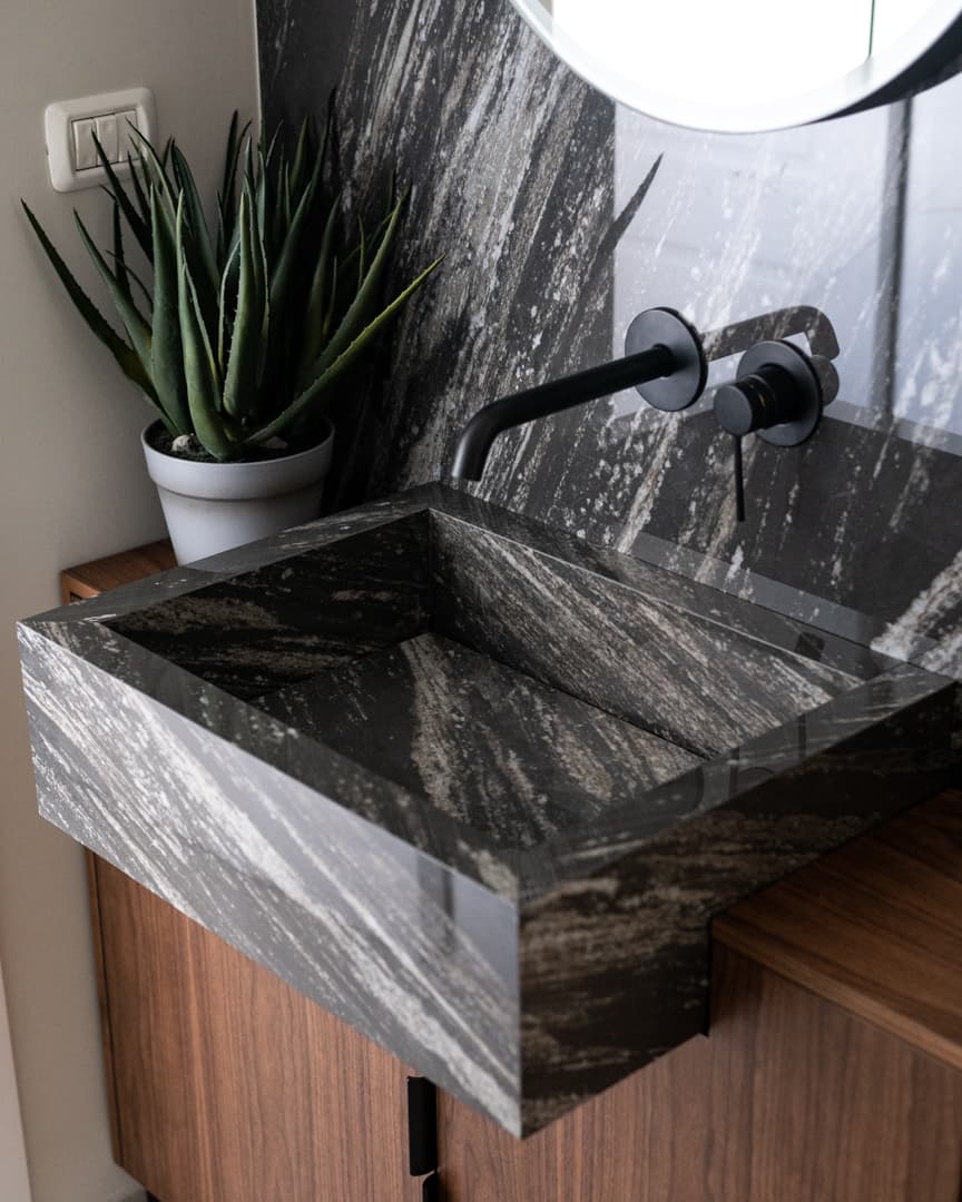 Powder Room — Marquina — Photo 2